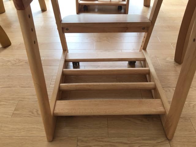 ISSEIKIのLIFE DESK CHAIRをリビング学習で使うと下に物が置けるので便利