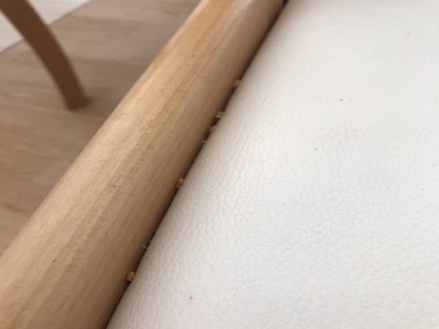 ISSEIKIのLIFE DESK CHAIRをリビング学習のデスクチェアのデメリットその１は隙間にゴミが溜まる