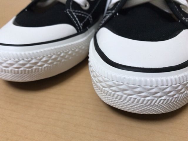 ワークマンプラス(WORKMAN Plus)のWクッションキャンバスシューズのおすすめの理由は安いのにデザインに細部までこだわっている